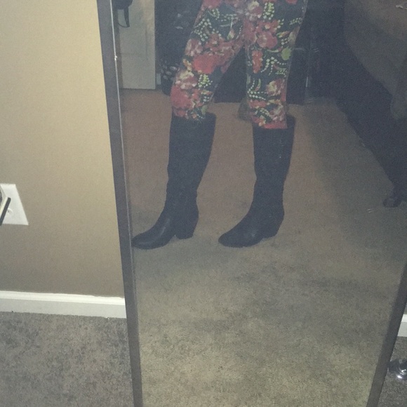 Knee high black heel boots - Picture 4 of 5